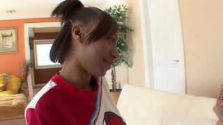 الأسود في سن المراهقة المصفقين يحصل مارس الجنس الأبيض مدرب كرة القدم