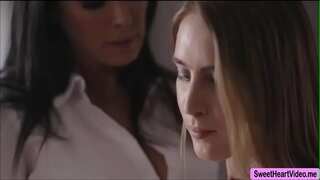 ���ង្វាក់ស្រួទីបំផុតបានរួមភេទជាមួយ MILF ហ្គែ Foxxs សើម pussy