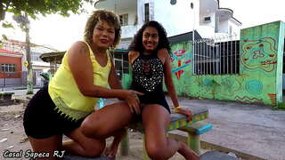 Novinha tira یک ریمل com o casal sapeca