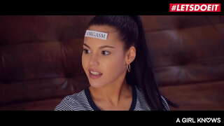 #LETSDOEIT - Модель Сицилии, Аполония һәм Катана - АЗИАТКА ПРОБУЕТ ЛЕСБИЙСКИЙ СЕКС ҮЗЛӘРЕНЕҢ ПОДРУЖКАМИ