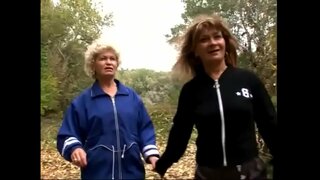 Horny matures გსურთ ექსპერიმენტი ერთმანეთს' s pussy ბალახის Horny matures გსურთ ექსპერიმენტი ერთმანეთს' s pussy ბალახის