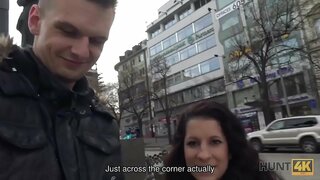HUNT4K. Мисливець знаходить жадну шлюшку Жоселін З на площі Вацлава в Празі HUNT4K. Мисливець знаходить жадну шлюшку Жоселін З на площі Вацлава в Празі