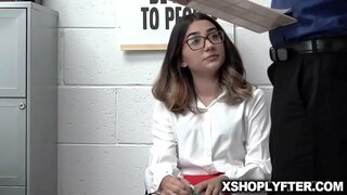 Callie te resevwa fukèd sou tèt tab la nan biwo a