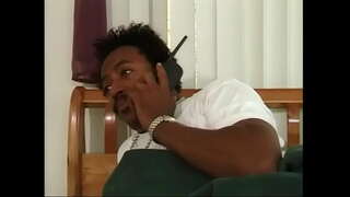 Sexy negro muller con cabelo vermello e peitos grandes dá BJ, a continuación, recibe súa boceta cheo de pau negro na casa